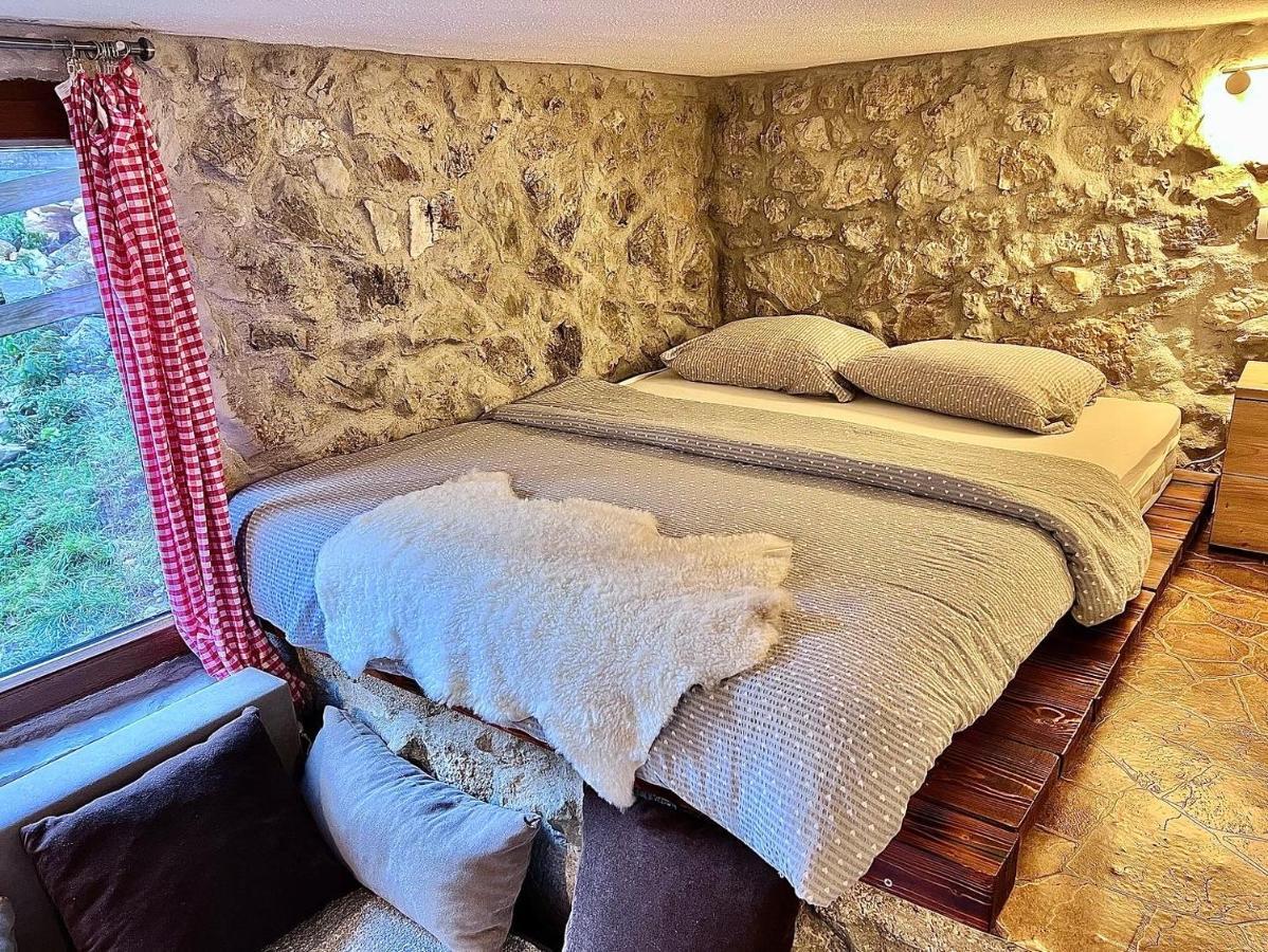 Stone Room-Kamena Soba Sipovo Bagian luar foto