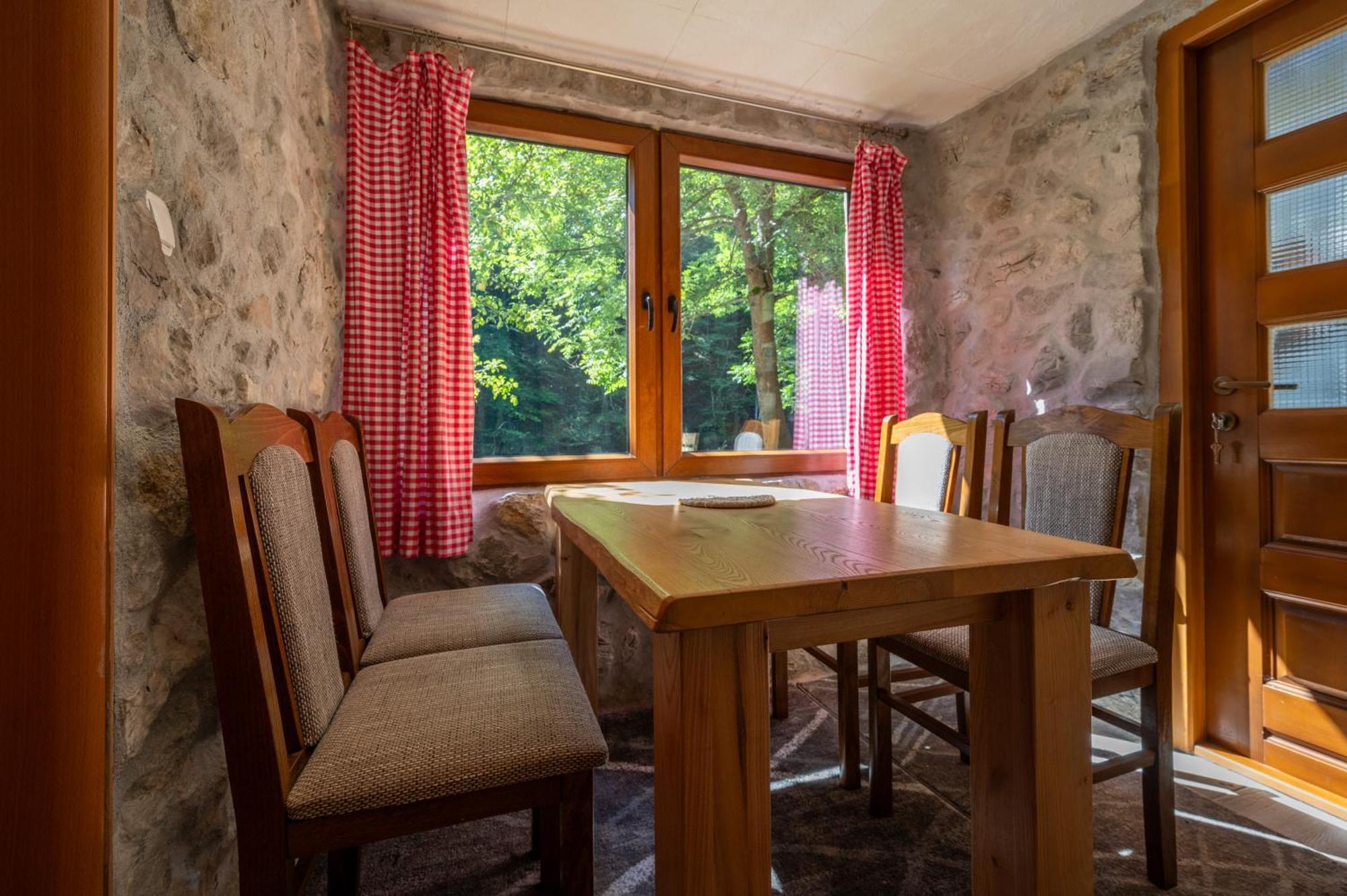 Stone Room-Kamena Soba Sipovo Bagian luar foto